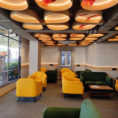 Hotel Sifat International Surat Ngoại thất bức ảnh