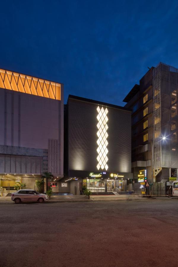Hotel Sifat International Surat Ngoại thất bức ảnh