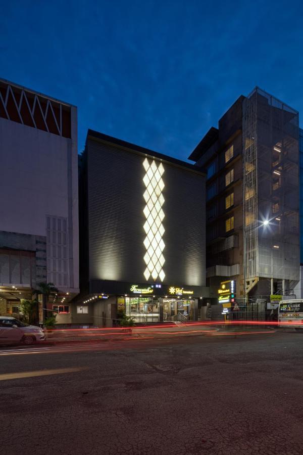 Hotel Sifat International Surat Ngoại thất bức ảnh