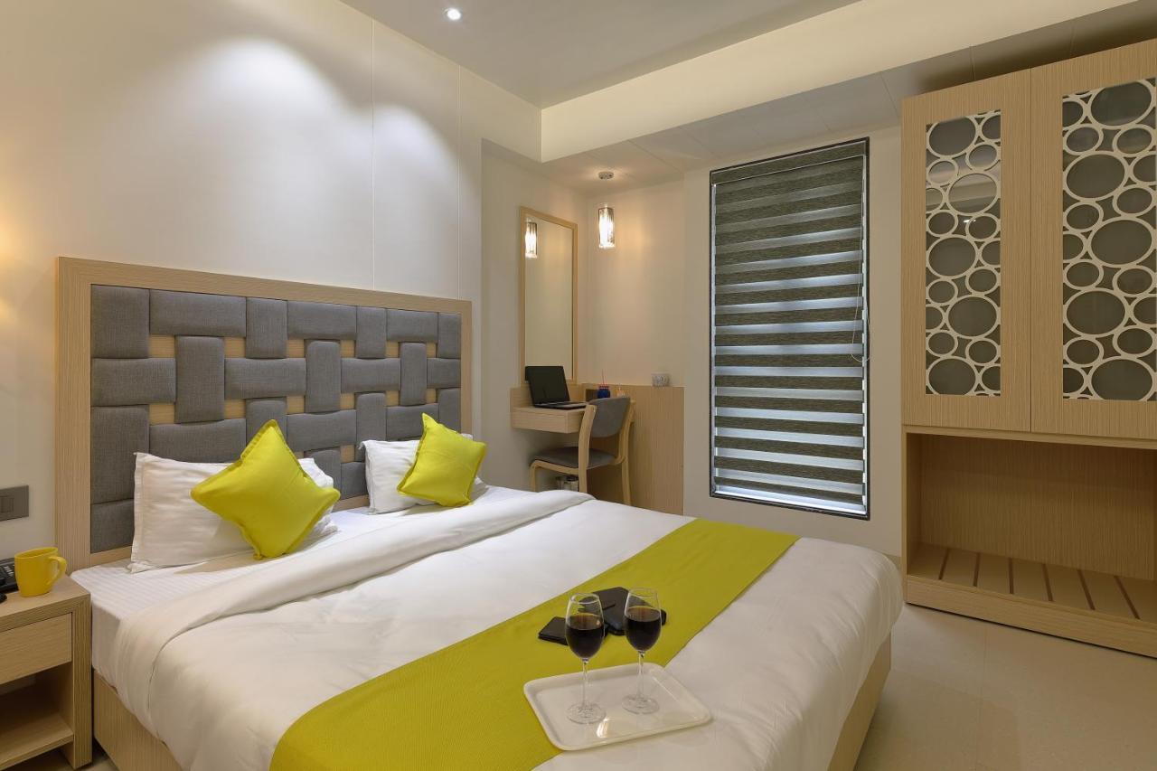 Hotel Sifat International Surat Ngoại thất bức ảnh