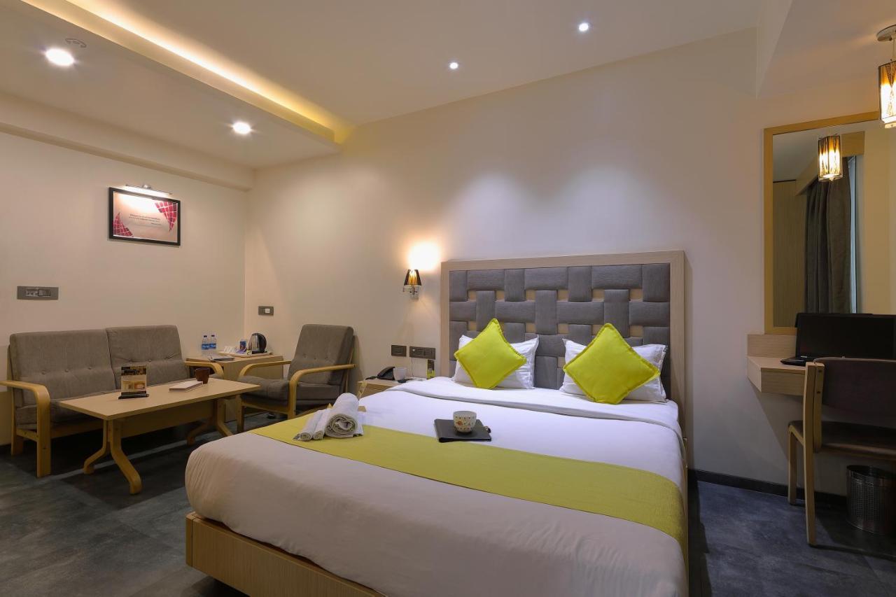 Hotel Sifat International Surat Ngoại thất bức ảnh
