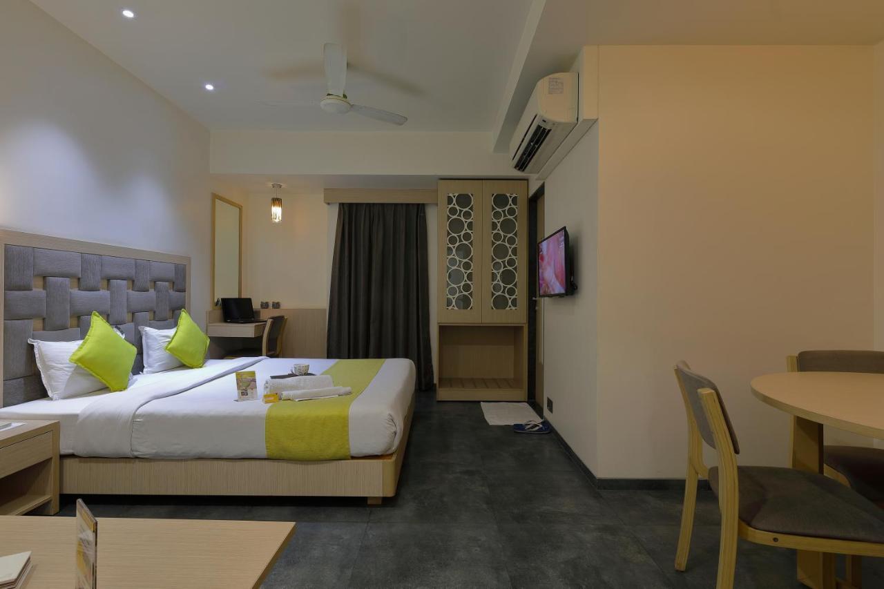 Hotel Sifat International Surat Ngoại thất bức ảnh