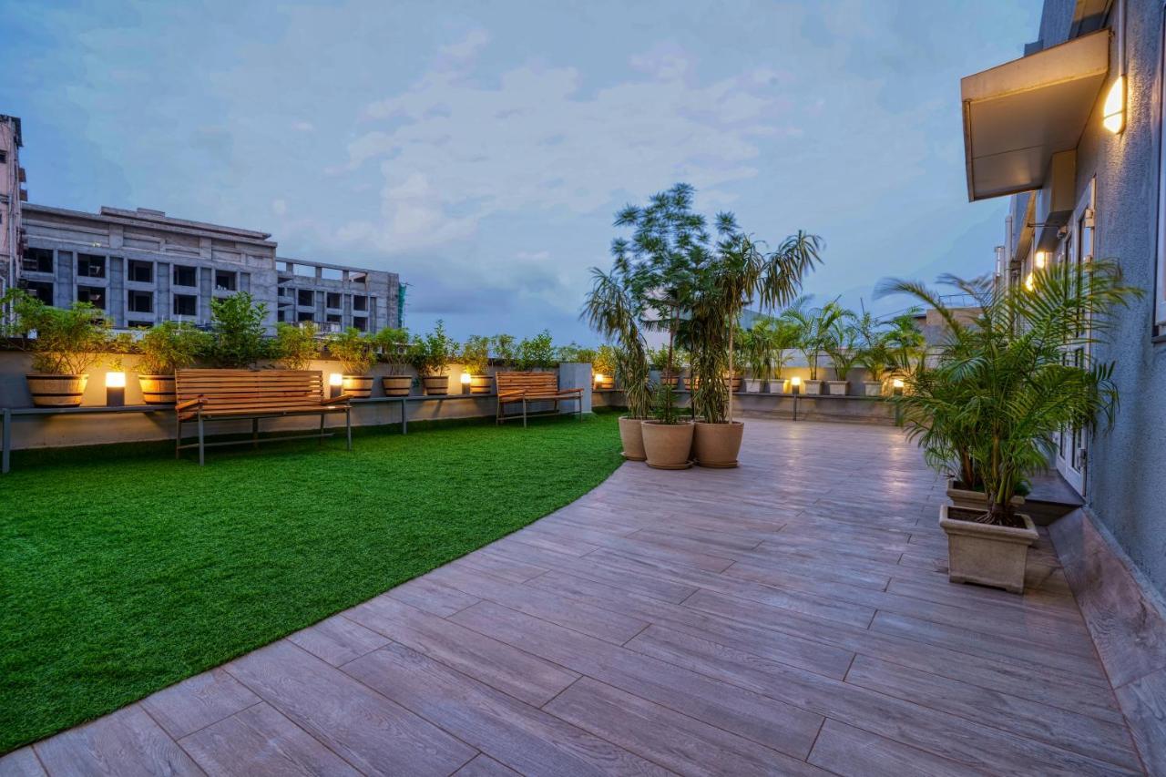 Hotel Sifat International Surat Ngoại thất bức ảnh
