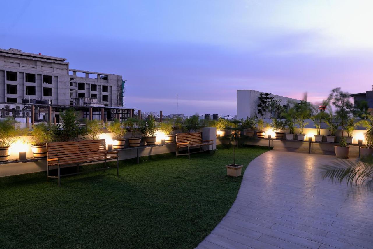 Hotel Sifat International Surat Ngoại thất bức ảnh