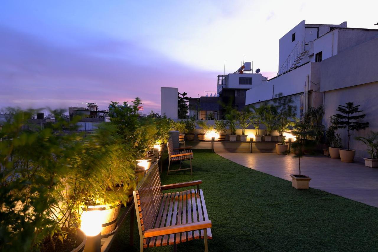 Hotel Sifat International Surat Ngoại thất bức ảnh