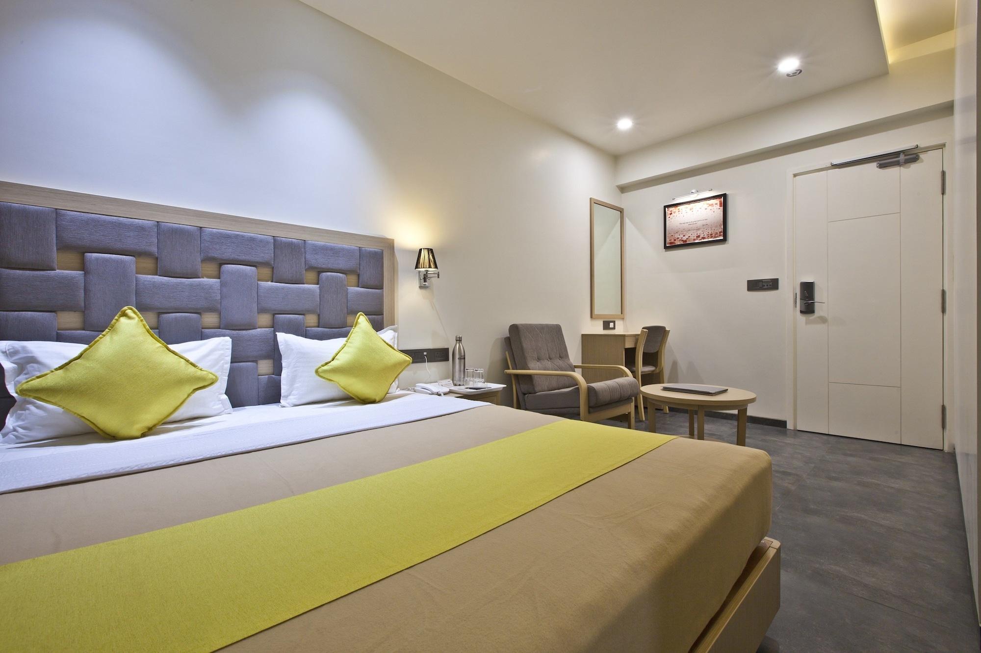 Hotel Sifat International Surat Ngoại thất bức ảnh