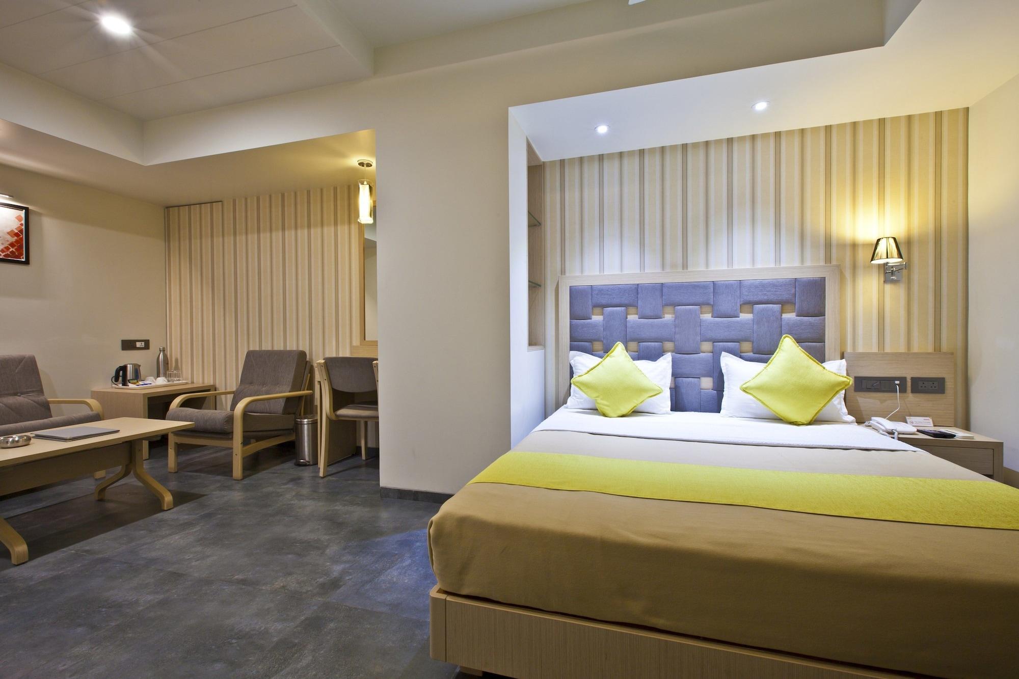 Hotel Sifat International Surat Ngoại thất bức ảnh