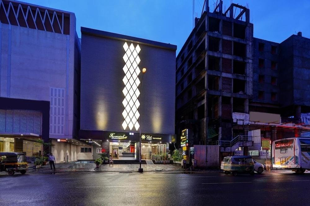 Hotel Sifat International Surat Ngoại thất bức ảnh