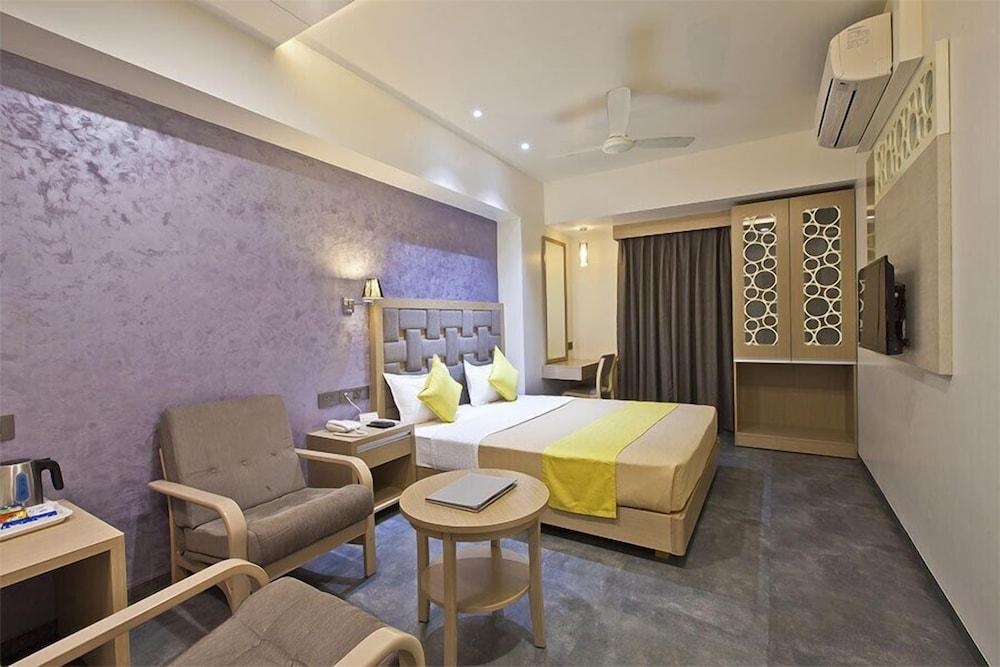 Hotel Sifat International Surat Ngoại thất bức ảnh