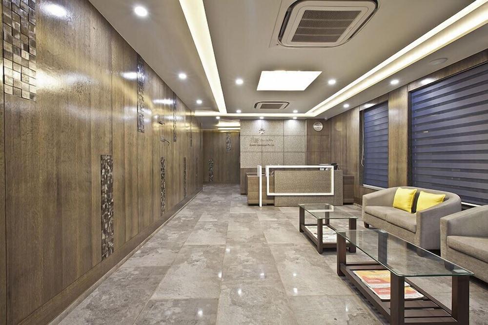 Hotel Sifat International Surat Ngoại thất bức ảnh