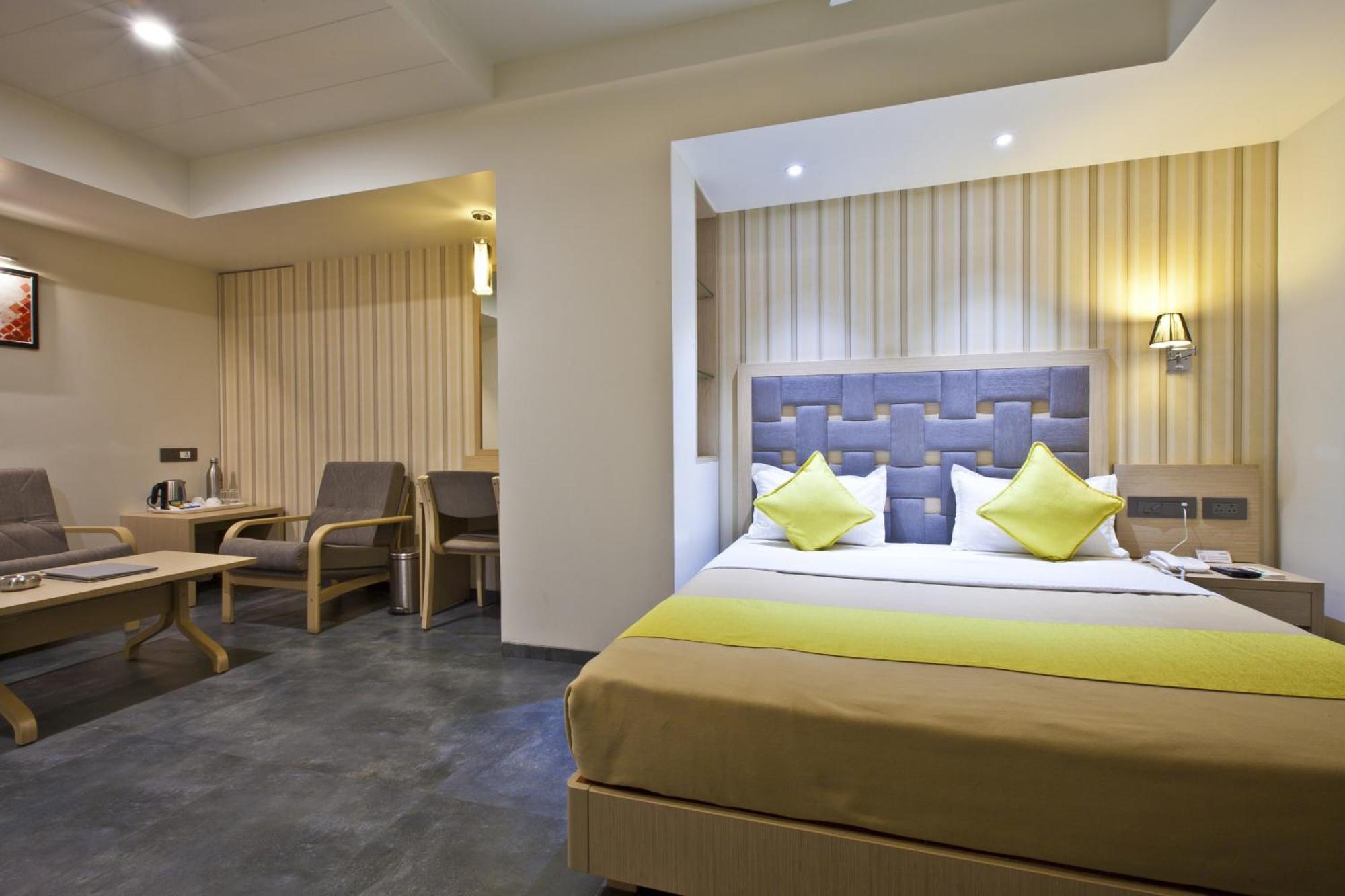 Hotel Sifat International Surat Ngoại thất bức ảnh