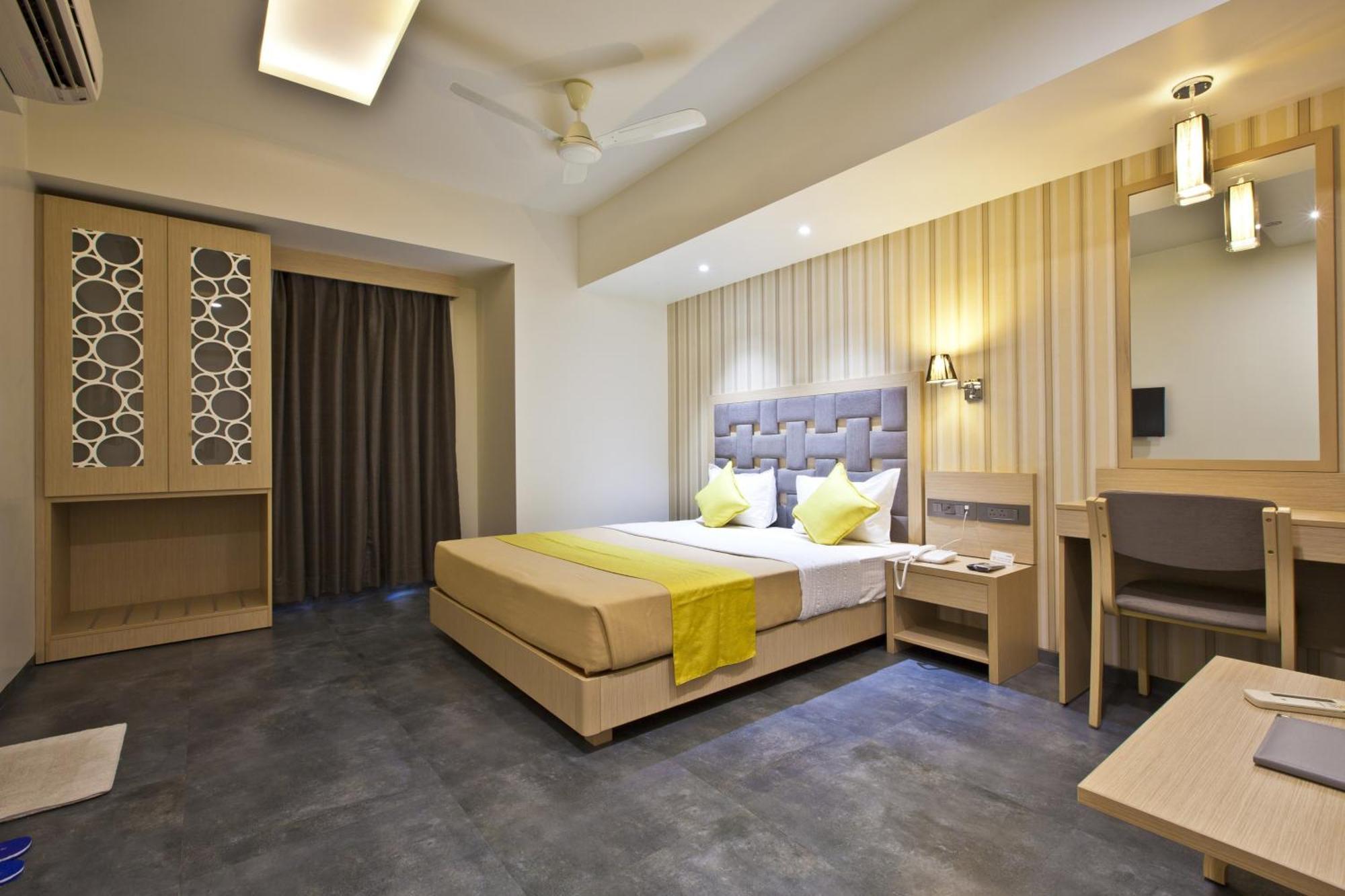 Hotel Sifat International Surat Ngoại thất bức ảnh