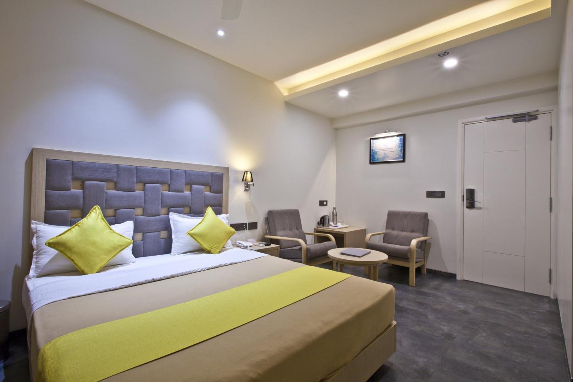 Hotel Sifat International Surat Ngoại thất bức ảnh